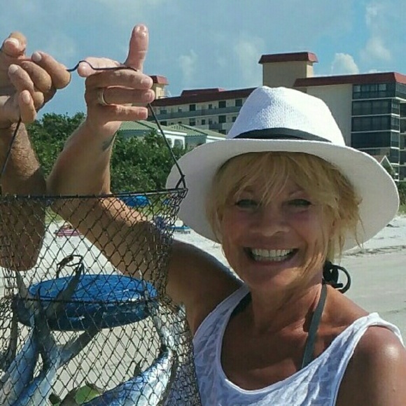 Meet your Posher, Debi - Picture 2 of 2